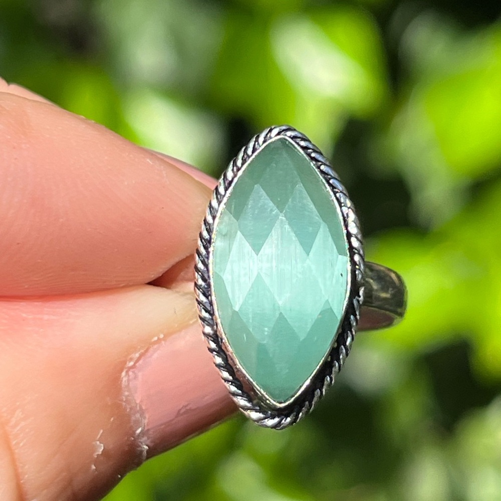 Size 6.75 silver plated small facated green cat eye ring‎